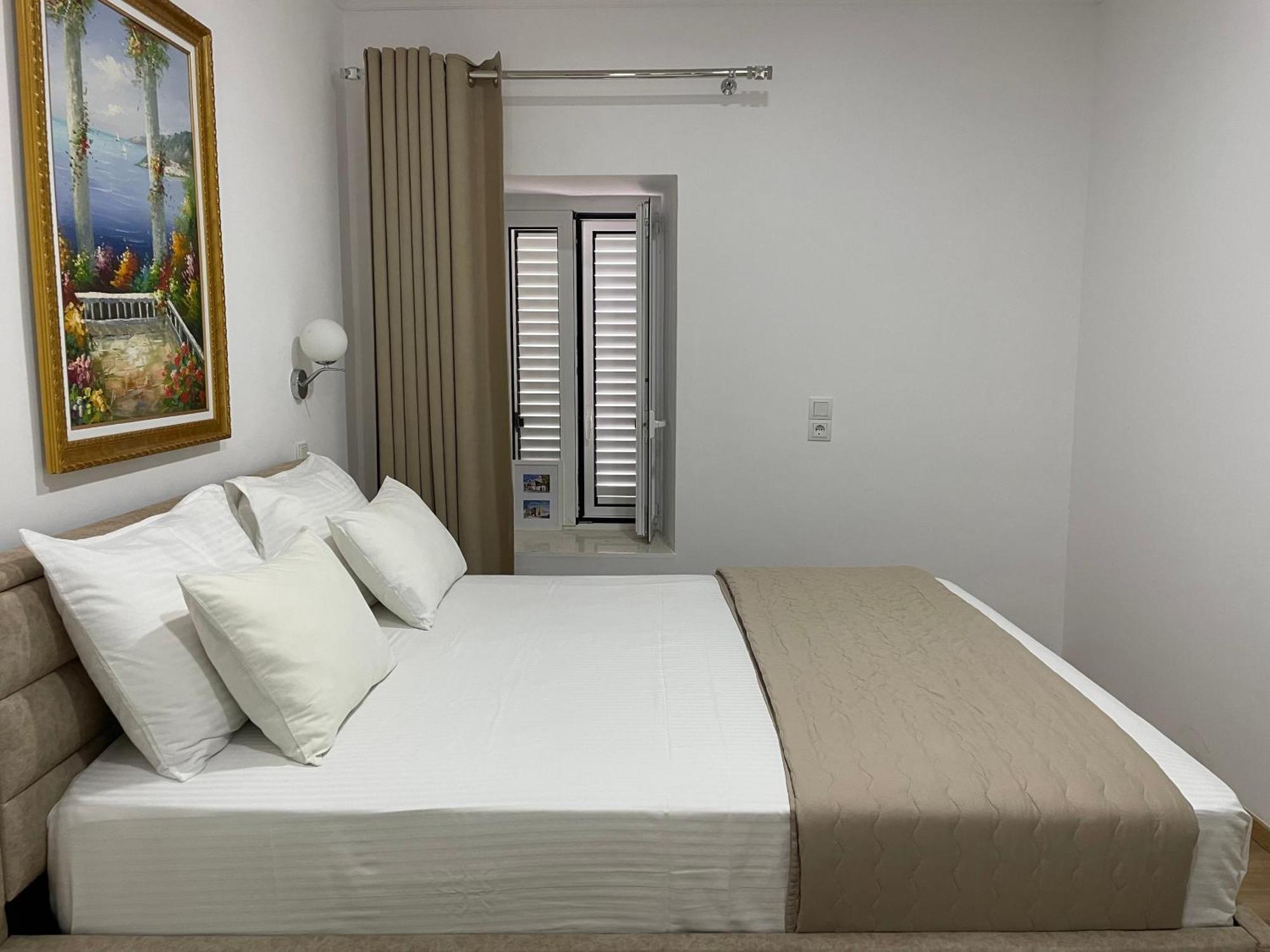 Guesthouse Near The Castle Of Himare Exterior foto