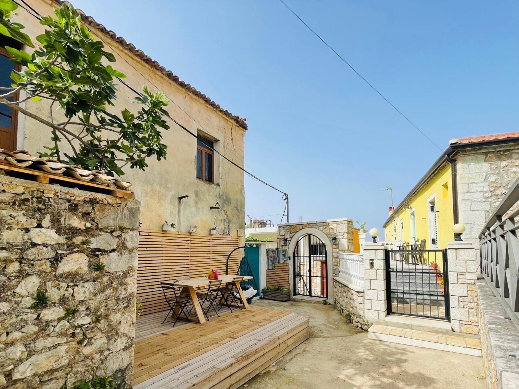 Guesthouse Near The Castle Of Himare Exterior foto
