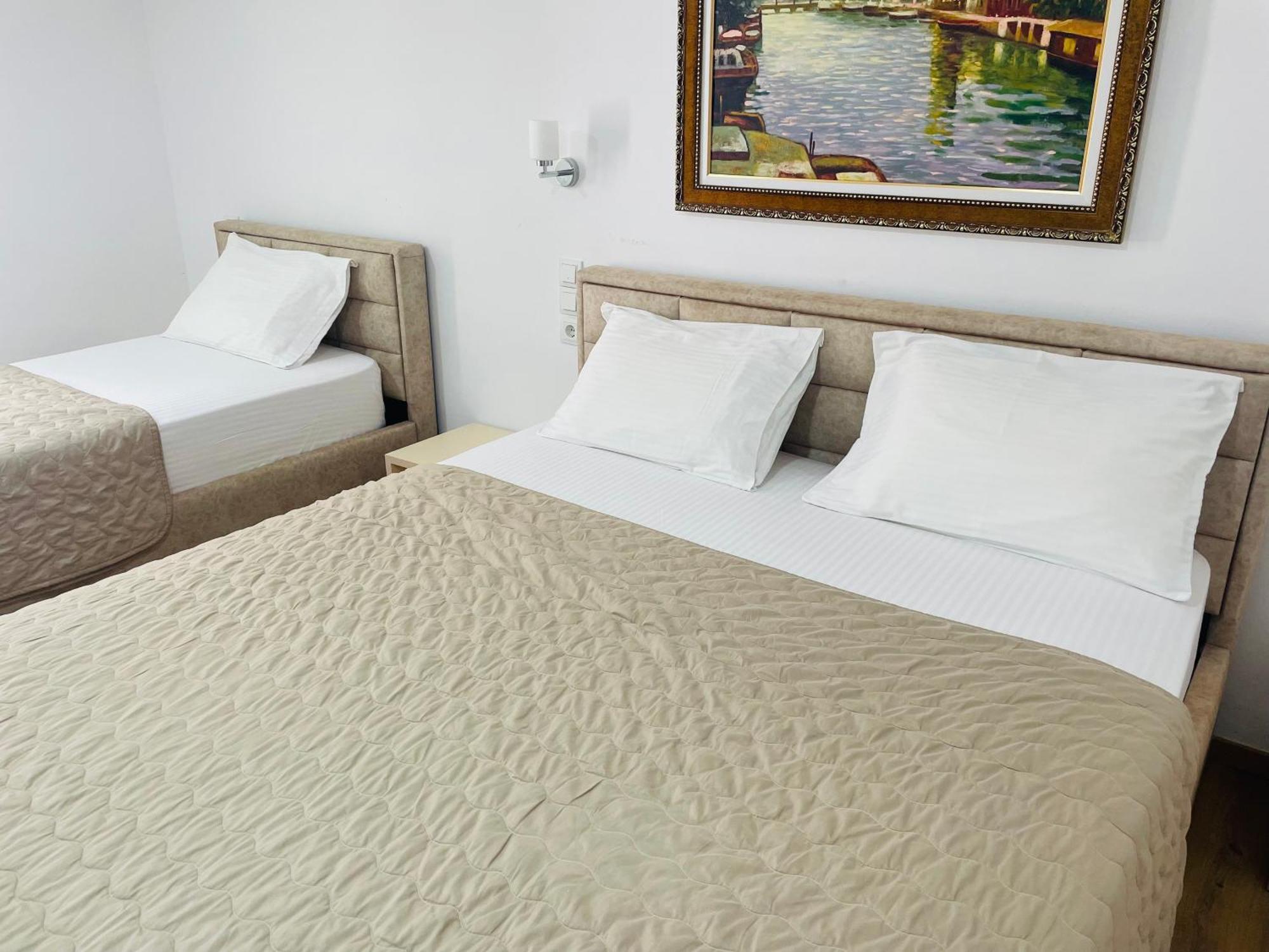 Guesthouse Near The Castle Of Himare Exterior foto